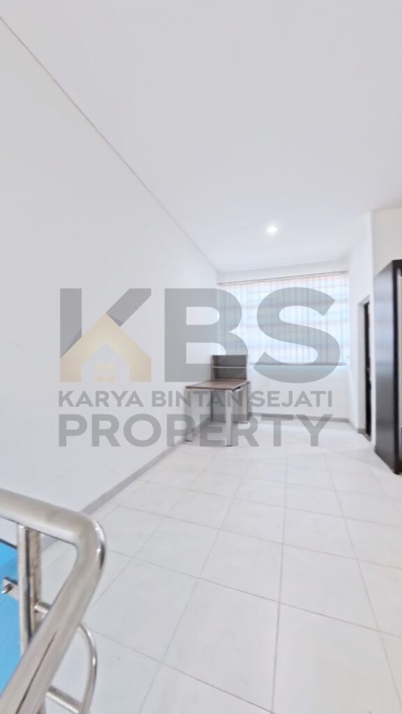 Photo 6055256872471694719 y