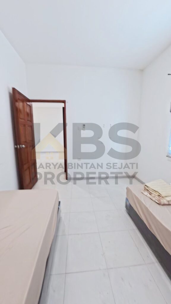 Photo 6055256872471694722 y