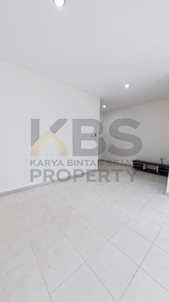 Photo 6055256872471694726 y