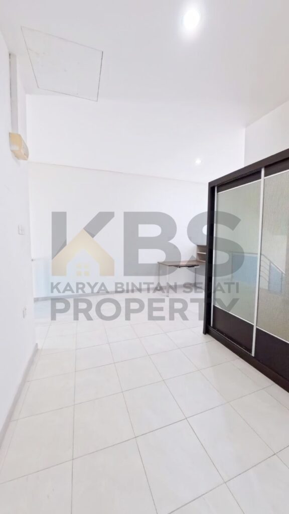 Photo 6055256872471694728 y