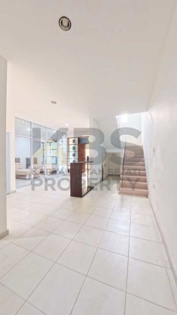 Photo 6055256872471694732 y