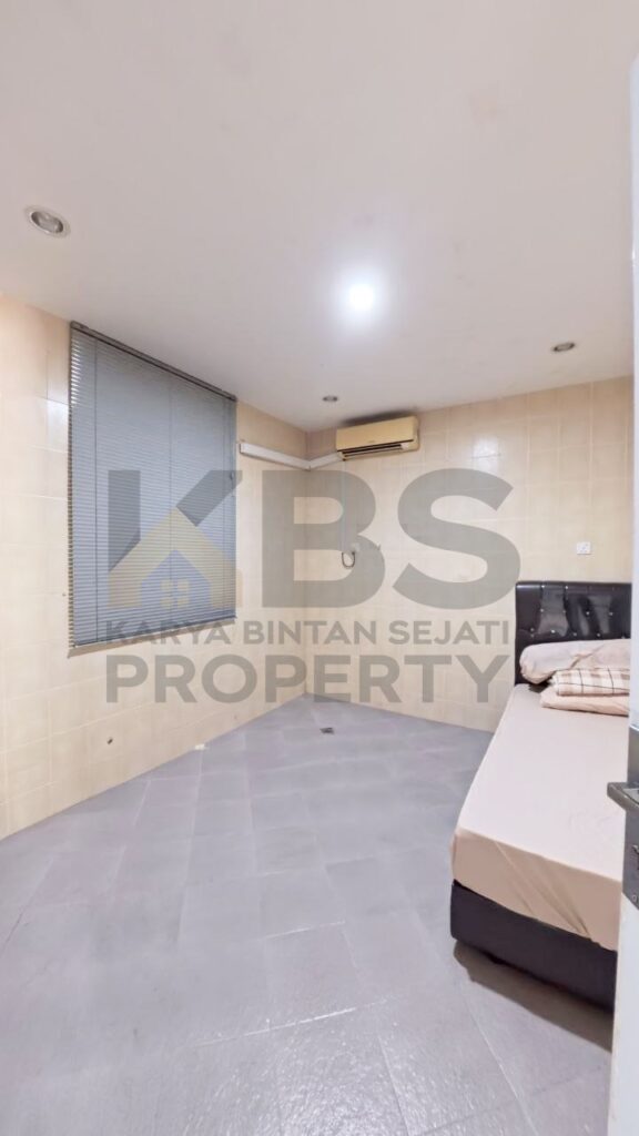 Photo 6055256872471694733 y