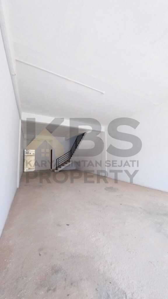 Photo 6059844391465062825 y (1)