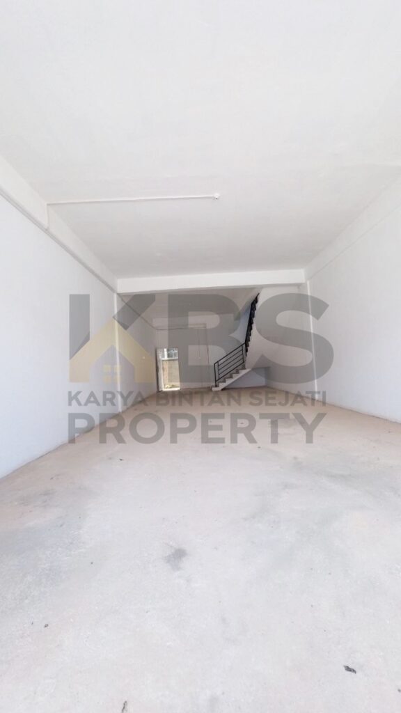 Photo 6059844391465062827 y (1)