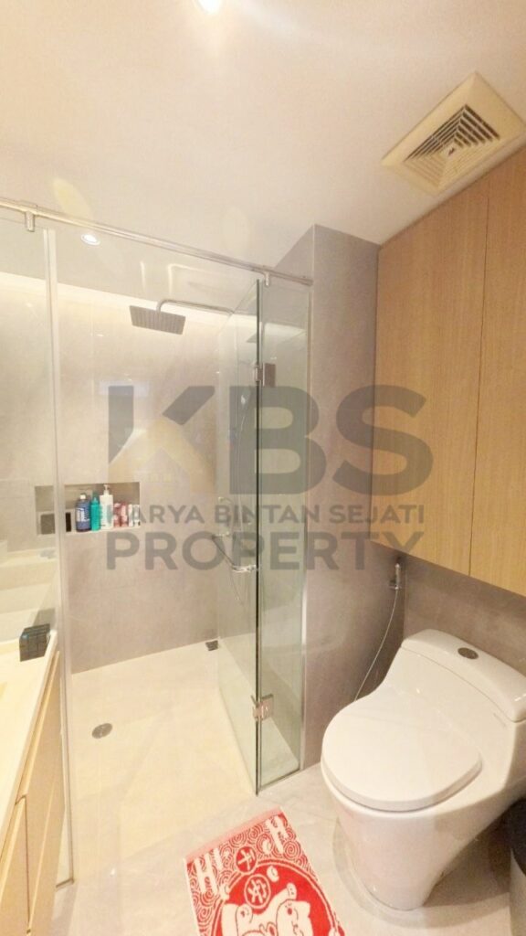 Photo 6064417067051453873 y