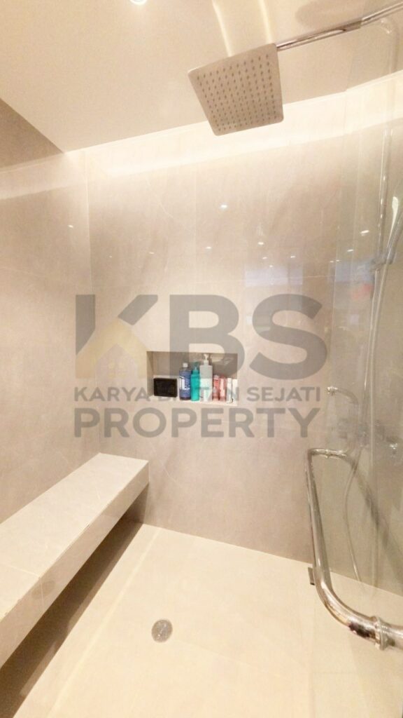 Photo 6064417067051453874 y