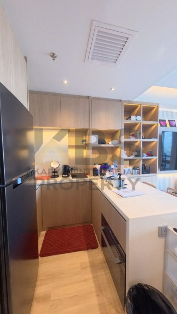 Photo 6064417067051453878 y