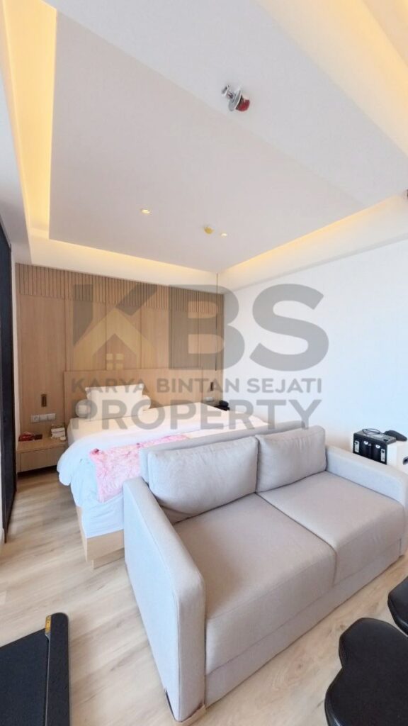 Photo 6064417067051453879 y