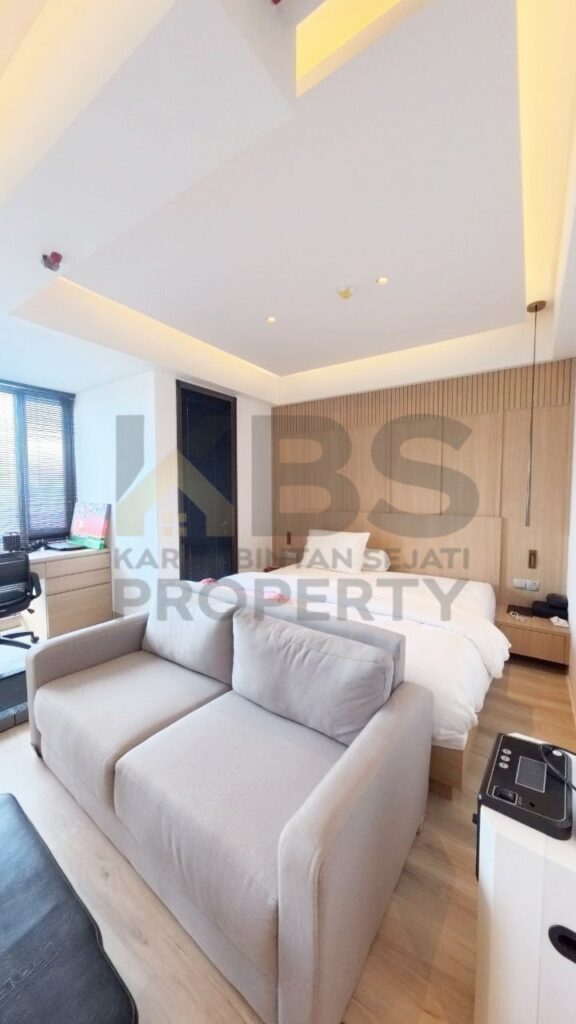 Photo 6064417067051453881 y