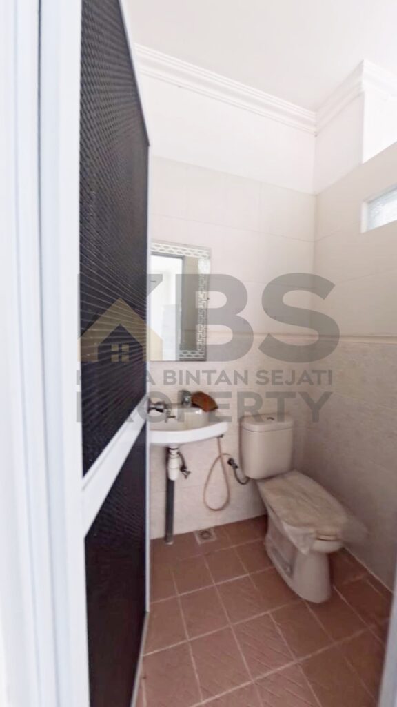 Photo 6336903317161708613 y