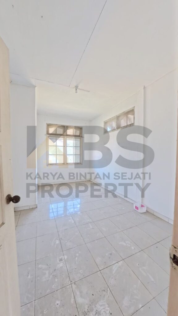 Photo 6336903317161708616 y