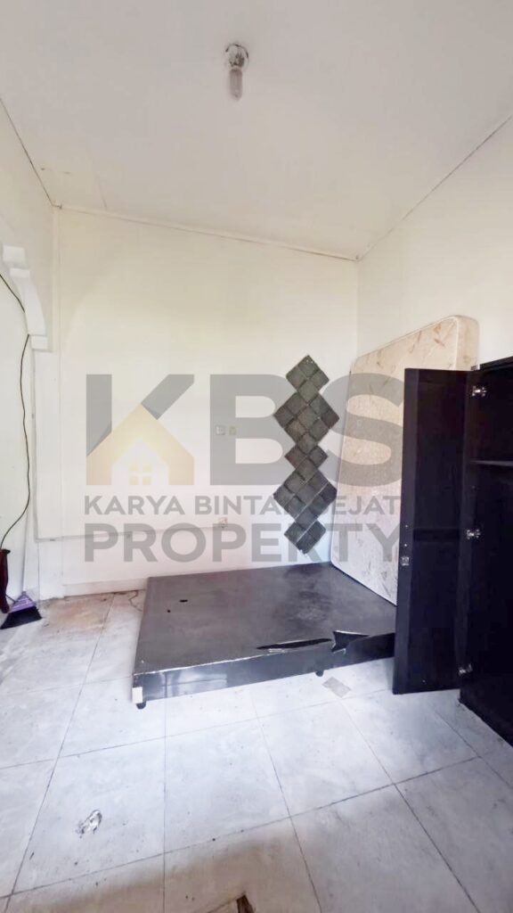 Photo 6336903317161708619 y