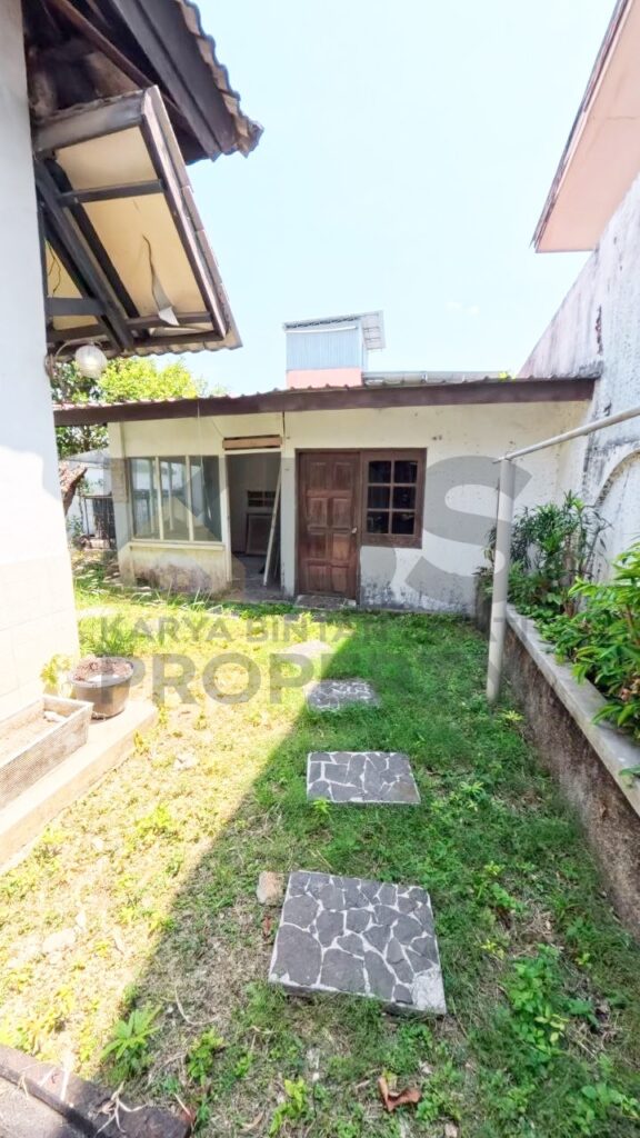 Photo 6336903317161708620 y