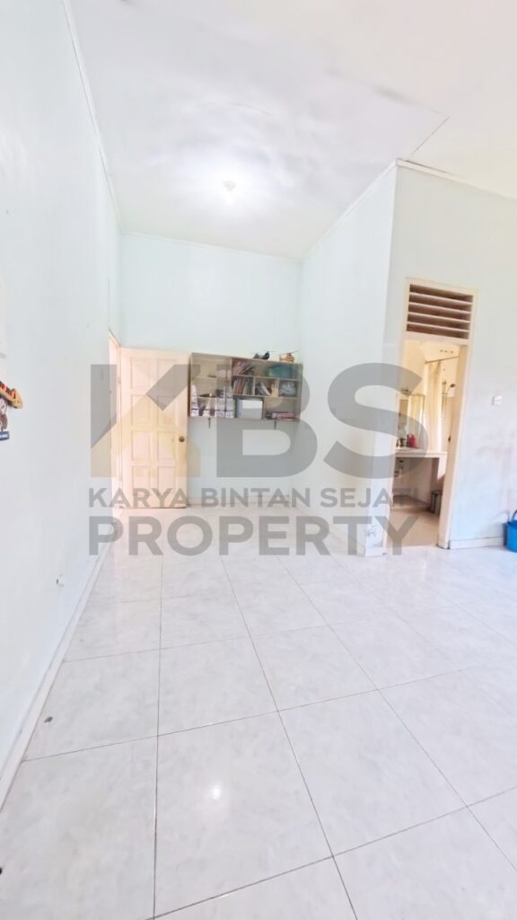 Photo 6336903317161708624 y