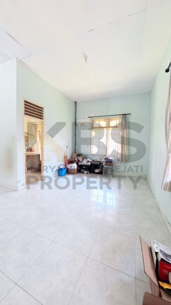 Photo 6336903317161708625 y