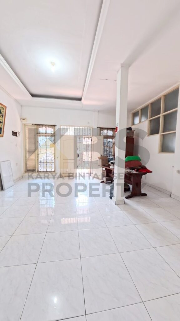 Photo 6336903317161708626 y 1