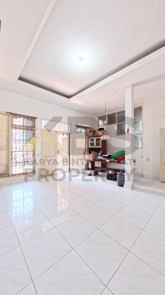 Photo 6336903317161708627 y