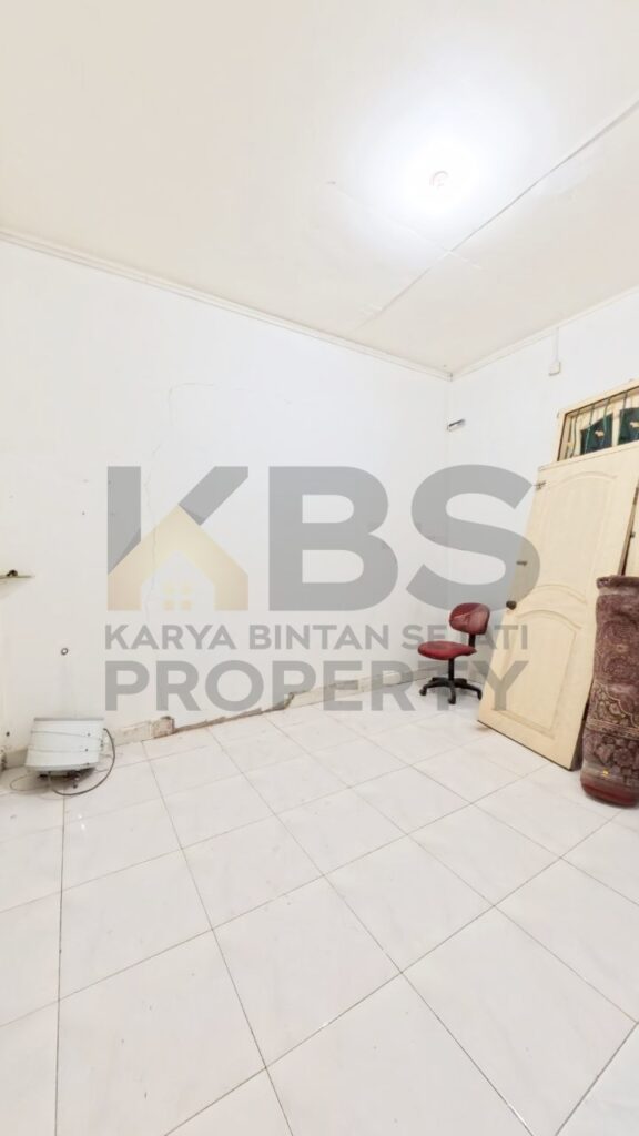 Photo 6336903317161708634 y