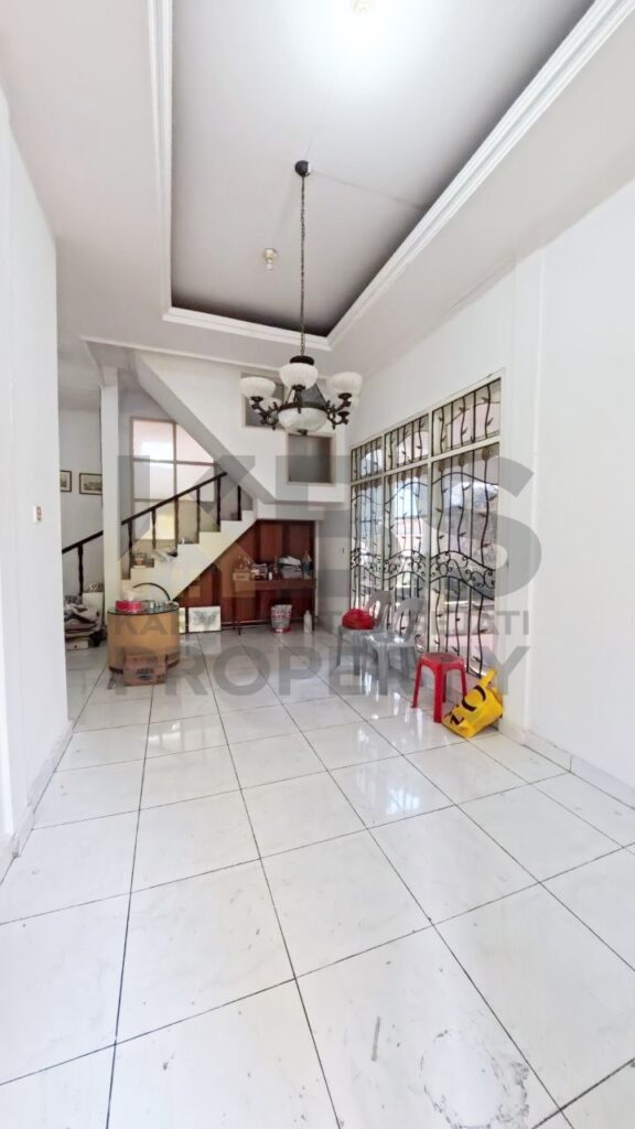 Photo 6336903317161708636 y