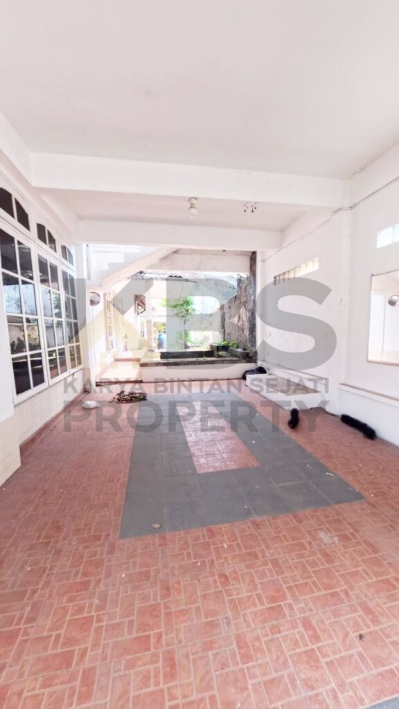 Photo 6336903317161708637 y