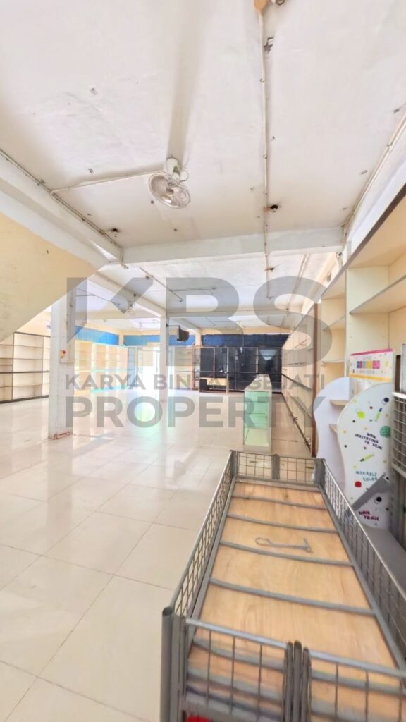 Photo 6336903317161708894 y