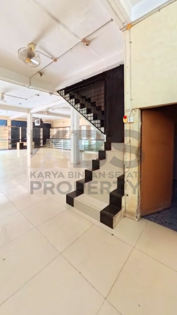 Photo 6336903317161708900 y